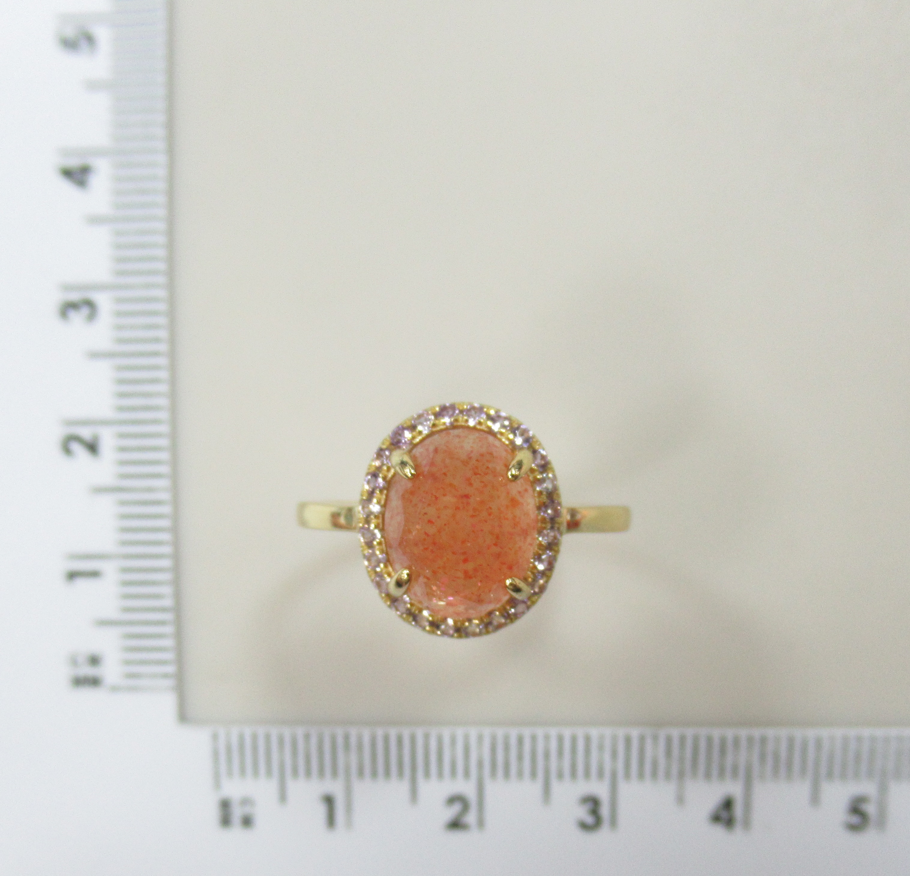 Серебряное кольцо с солнечным камнем